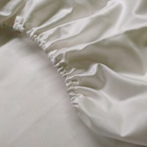 SATIINIST KUMMIGA VOODILINA (VALGE)